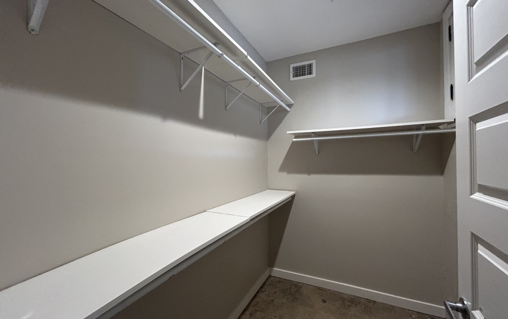 Nurse – 001 - 1 bedroom floorplan layout with 1 bathroom and 693 square feet (Bathroom)