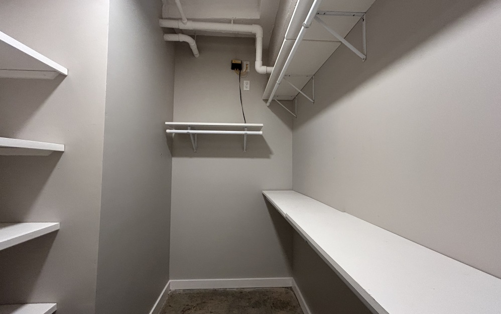 Marine Central – 002  - 1 bedroom floorplan layout with 1 bathroom and 864 square feet