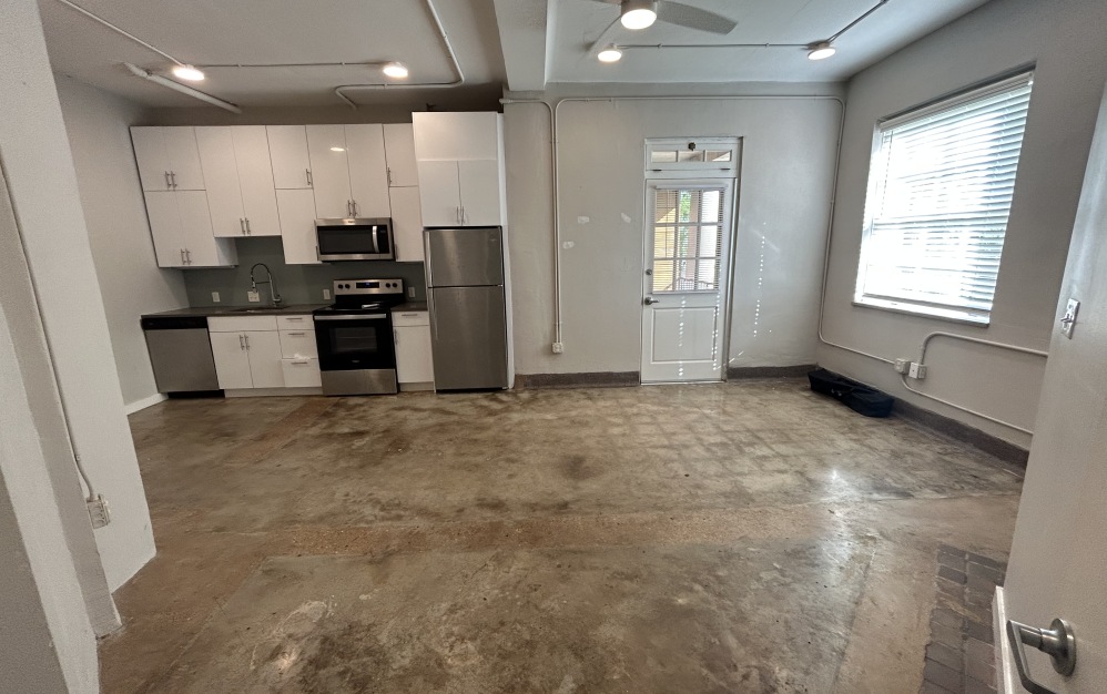 Marine East Wing – 303 - 1 bedroom floorplan layout with 1 bathroom and 677 square feet (Floor 2)