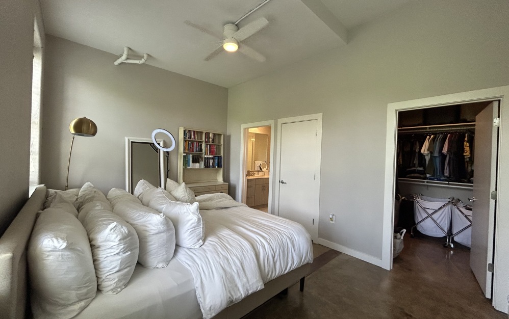 Marine North Wing – 315 - 2 bedroom floorplan layout with 2 bathrooms and 1155 square feet (Floor 6)