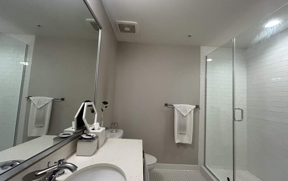 Marine North Wing – 315 - 2 bedroom floorplan layout with 2 bathrooms and 1155 square feet (Floor 8)