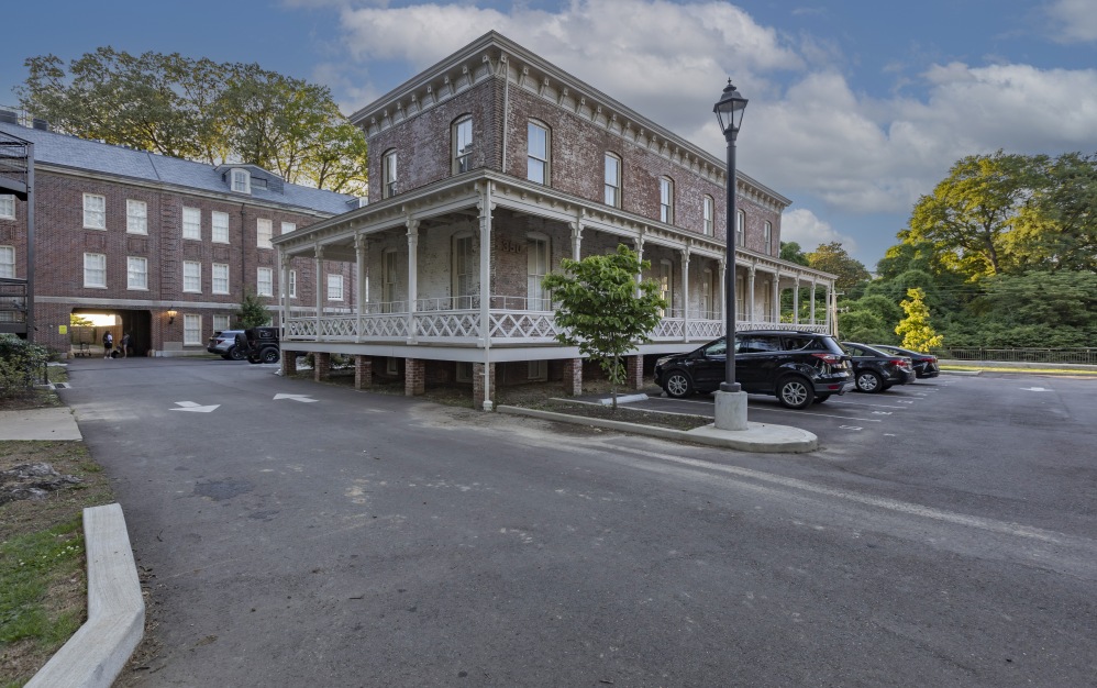 Nurse – 001 - 1 bedroom floorplan layout with 1 bathroom and 693 square feet (Kitchen)