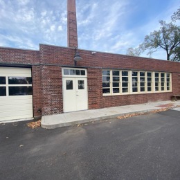 Available for immediate occupancy with approved application. 2bed/2bath with a Garage and Large Entertaining Patio in a gated community. Email info@themarineresidence.com to schedule your showing #apartmentliving #usmarinehospital #memphis #downtownmemphiscommission #frenchfort #apartment #historicrenovation Instagram post from @the_marine_residence on November 18, 2022 16:30:23pm